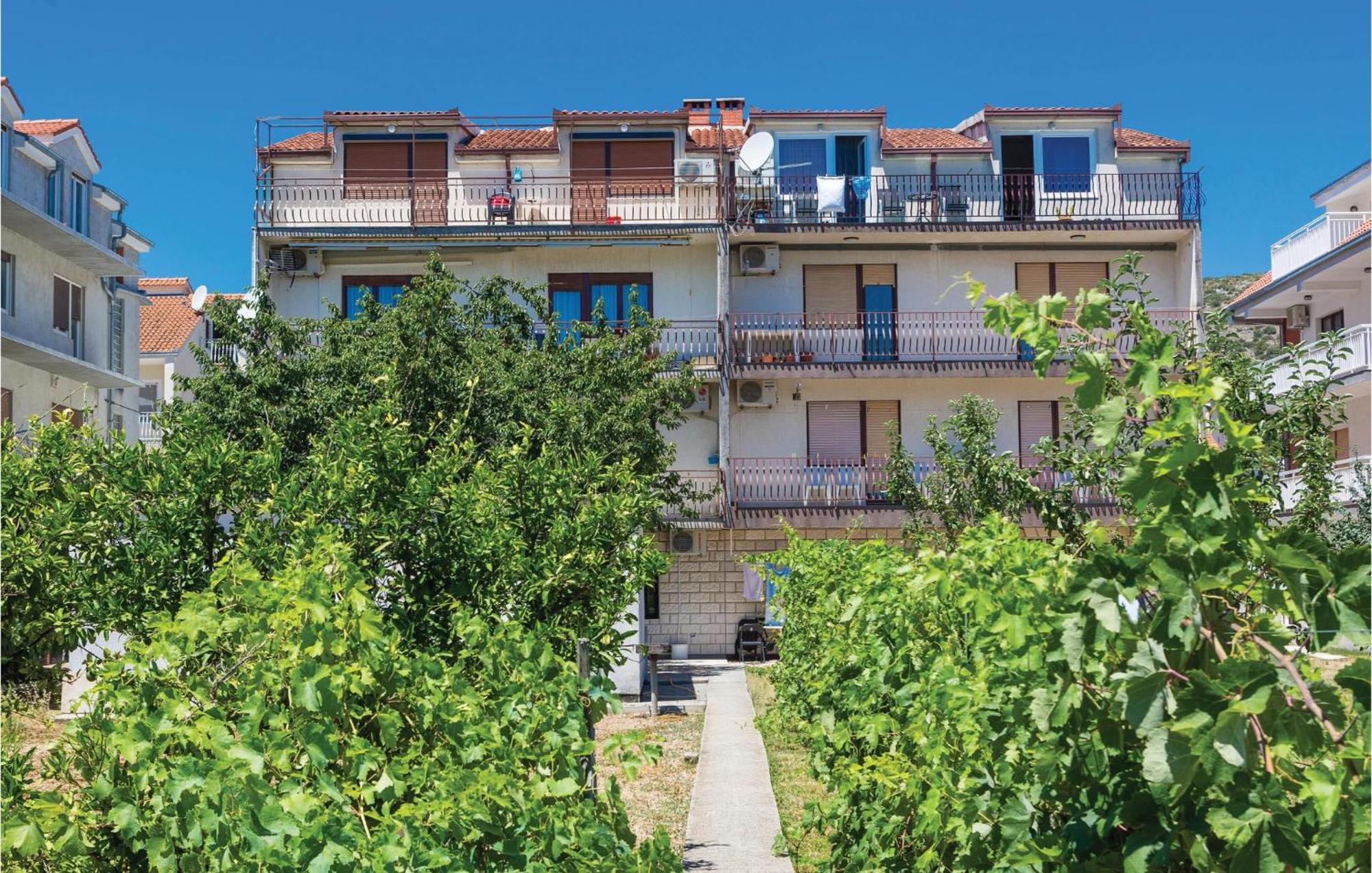 3 Bedroom Gorgeous Apartment In Trogir Exteriör bild